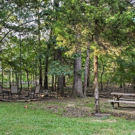 Lakefront Blue Eye Cottage With Hot Tub And Fire Pit! Exteriör bild